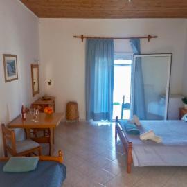 Petalides Studios, hotel em Livadáki