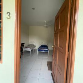 Bilik 3 Katil Single Aircond Pekan, hotel in Pekan