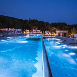 SEA HOUSE pool & jacuzzi, bikes, SUP - PRIVILEGE POINT camping & villas, hotel a Selce