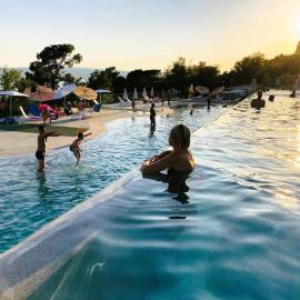 SEA HOUSE pool & jacuzzi, bikes, SUP - PRIVILEGE POINT camping & villas, hotel a Selce