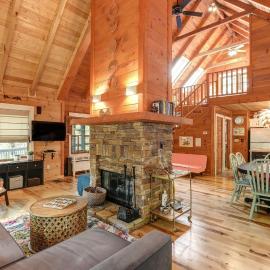 Respite at Big Canoe - Wood-burning fireplace bright interiors Wifi – hotel w mieście Jasper