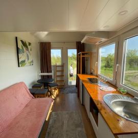 Anniksson Nature Private Tiny Home, hotell i Virtsu