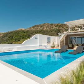 Luxury Rooftop Villa with Private Pool in Milos, 3 Bedrooms, hotell i Provatas