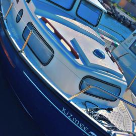 Docked boat, hotel in Le Barcarès
