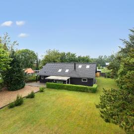 Gorgeous Home In Tarm With Sauna, hotel em Tarm