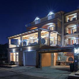 Senj में, होटल Seabreeze Apartments with Shared Jacuzzi
