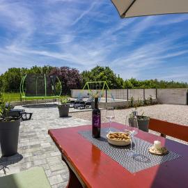 Lara Holiday Home