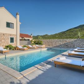 Villa Lovorika - Padel, Cageball, Basketball & Heated Pool