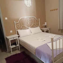 GIOTAS APARTMENTS - STUDIOS, hotelli Argalastissa
