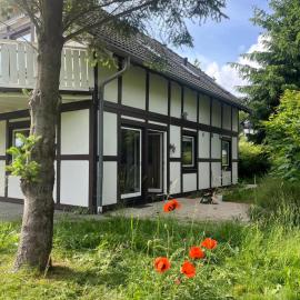 Haus Waldzeit, inclusief bedlinnen handdoeken en eindservice, hotel a Frankenau