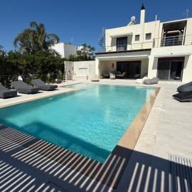 Villa Chrysa Rhodes with Heated Pool, hotel Afánduban