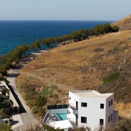 EmJo Villa, Heated Pool & Steps to the Beach, By ThinkVilla, hotel din Panormos Rethymno