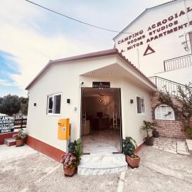 Acrogiali Rooms, hotel i Riza