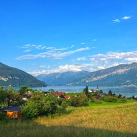 Vintage Lake View Villa with Outdoor Pool, hotel v destinácii Spiez