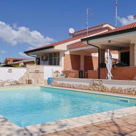 Villa Lella - Pantheon basement apartment, shared swimming pool 5 minutes from the sea, suitable for families or groups for complete relaxation