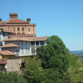 Agriturismo La Terrazza sul Bosco, готель у місті Бароло