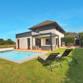 La Villa Sainghin - Piscine et Jacuzzi Privé
