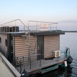 Hausboot Fjord Nordstern mit Dachterrasse in Schleswig, hotel v destinaci Šlesvik
