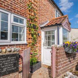 Winterton Sea Sanctuary, Hot Tub & Log Burner by the Dunes, hotel i Winterton-on-Sea