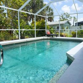 Tropical Paradise near to Manasota Key, private heated pool, Wifi
