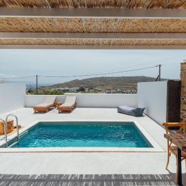 Tinosera Luxury Suites, hotelli kohteessa Agios Sostis