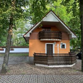 Hátsó Udvar Kuckó, hotel a Kunfehértó