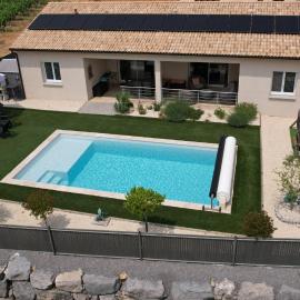 En Ardèche Villa de vacances l'Olympe climatisée avec sa piscine privée et chauffée, hotel em Joyeuse