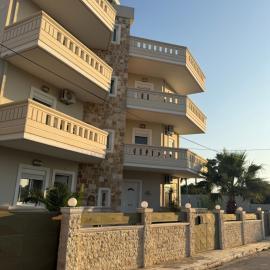 Serenity apartment sea view, hotel en Suda