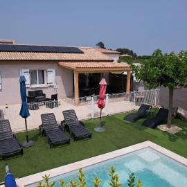 En Ardèche, maison de vacances l'Odyssée climatisée avec sa piscine privée et chauffée