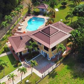 Hibiscus House, ξενοδοχείο σε Mount Irvine