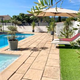 Chambre d'hôtes avec piscine au calme Gémenos, hotel di Gémenos