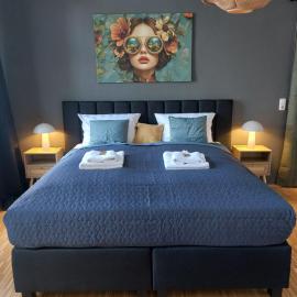 maremar - Luxus Boxspringbett - Küche - Arbeitsplatz - WLAN, hotel in Verden