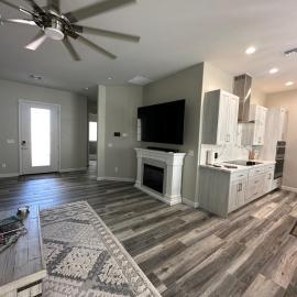 Beautiful New construction home - New Pool & Spa!, hotel in Lake Havasu City