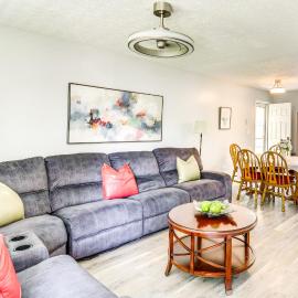 4 Mi to Hampton Coliseum: Home w/ Yard!