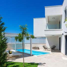 Villa Arta, готель у місті Linardići