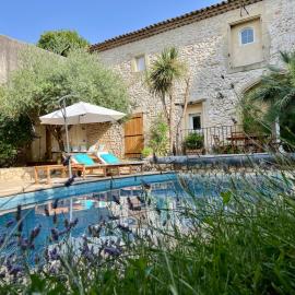 La Maison Des Autres, chambres d'hôtes, piscine chauffée, suite pour 2 avec SPA privatif - SPA non disponible en juillet et août -