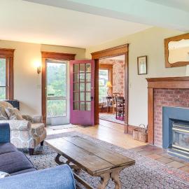 2 Mi to Chardon Square: Family Farmhouse Escape, Hotel in Concord