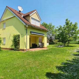 Holiday home in Balatonbereny 34653, hotel in Balatonberény