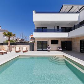 Villa & Apartment Riva Vir: Vir şehrinde bir otel