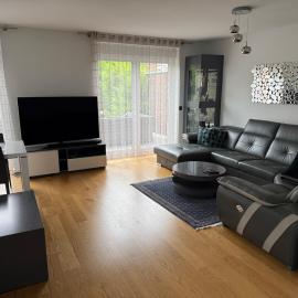 Doppelhaushälfte 125m2 3 Zimmer 2 Badezimmer Küche 5 Schlafplätze nähe Hamburg, Hotel in Stelle