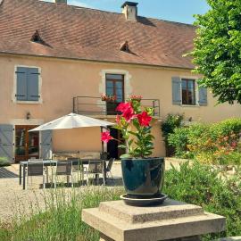 Au pays de Jacquou Chambre d'hôtes et table d'hôtes en Dordogne, hotel in Fossemagne