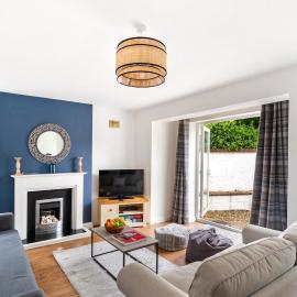 Peaceful - 10-min walk to beach - The White House, hotel a Falmouth