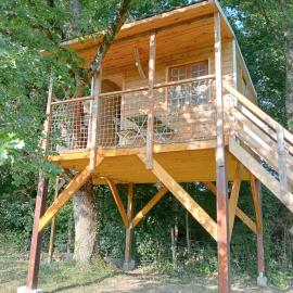 cabane perchée et le chêne, hotel a Saint-Roch