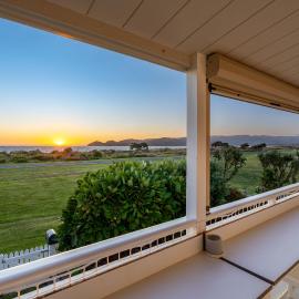 Sunset Haven - Mahia Holiday Home, hotel in Mahia