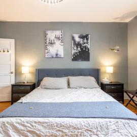 Huge King Room in 3 BedRoom Great Location Downtown Mtl
