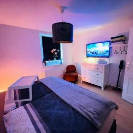 TOP 2 ROOM APPARTEMENT l CITY CENTER l 24H SELF CHECK IN l 2 SMART TV l REGENDUSCHE l FREE PARKING