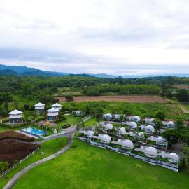 ไร่บำรุงผล Raibumrungphol, hotel u gradu Mae Wang