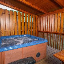 Bear Creek Lodge - Game Nights, Hot Tub Soaks & Relaxation