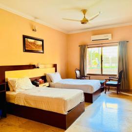 Pameer Hotel Mingora، فندق في Mingora