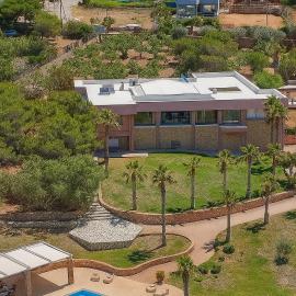 Blue Angel Villa Luxury Seafront Estate, hotel in Porto Rafti